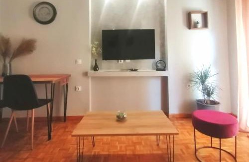 Serres Apartment | City Center Beauty