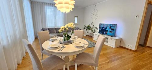 Kesklinn Apartment | City Center Bright Home