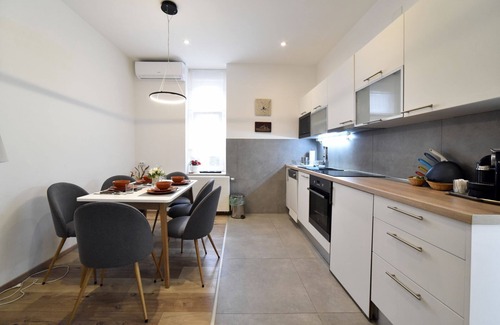 Zagreb Apartment | City center luxery spa apartment (WiFi, parking, center)