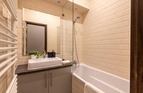 Inner City Budapest Apartment | City Center Paulay Ede Street 1BR Apartment
