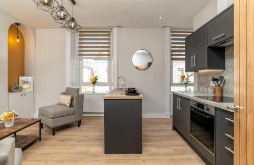 Aberdeen West End Apartment | * City Centre * Unique Space *