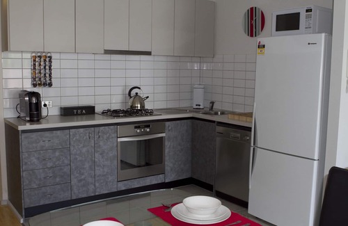 Melbourne Central Business District Apartment | City Edge Apartment, Spacious Terrace