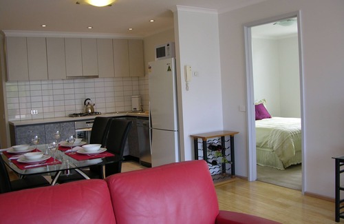 Melbourne Central Business District Apartment | City Edge Apartment, Spacious Terrace