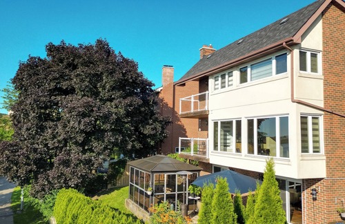 Brampton House | City Escape-Cottage by the Lake