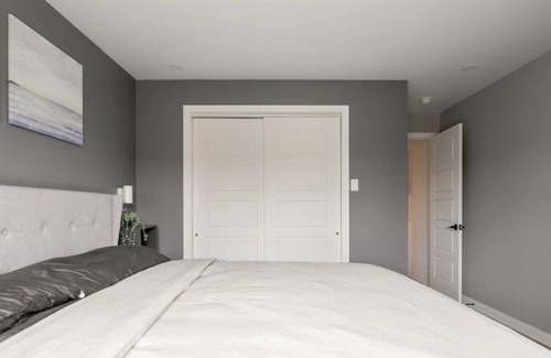 Mercier-Hochelaga-Maisonneuve Apartment | CITY ESCAPE IN STYLISH APARTMENT AT ANJOU