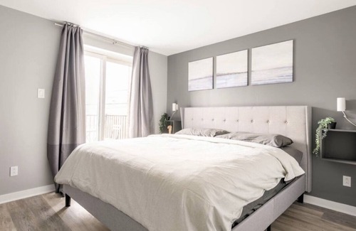 Mercier-Hochelaga-Maisonneuve Apartment | CITY ESCAPE IN STYLISH APARTMENT AT ANJOU