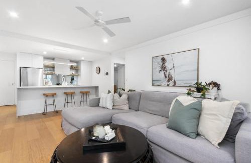 Newcastle Apartment | City Escape - Newcastle CBD - Spacious Apartment with a Beautiful Courtyard