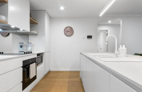 Newcastle Apartment | City Escape - Newcastle CBD - Spacious Apartment with a Beautiful Courtyard