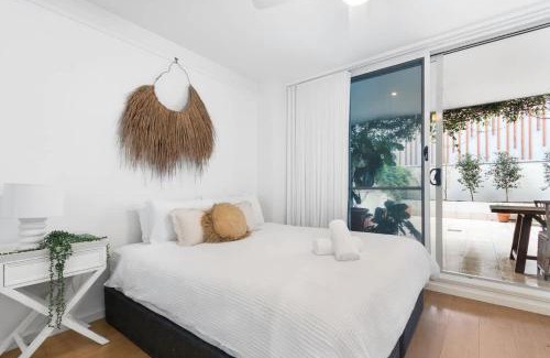Newcastle Apartment | City Escape - Newcastle CBD - Spacious Apartment with a Beautiful Courtyard