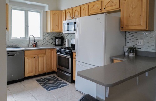 Greenville Apartment | City Explorer- simple check in 12ppl with 2 king beds