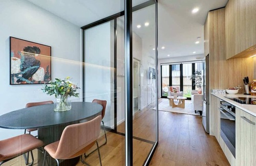 Grey Lynn Condo | City Haven Retreat 2BR Townhouse vs AC & Backyard