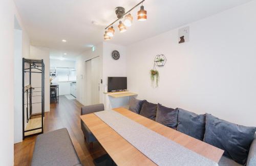 Higashinari Apartment | City House 暁 -akatsuki-
