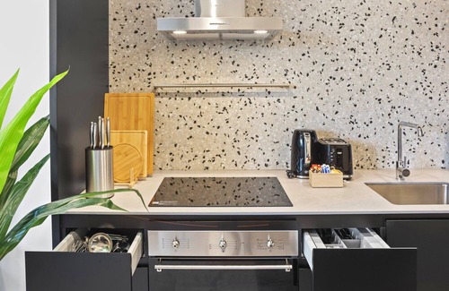 Macquarie Park Apartment | City Living | 1-Bed apt + Study close MQ Station