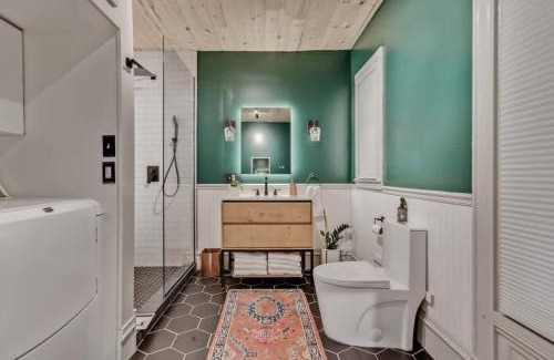Downtown Minneapolis House | City Oasis Awaits Cozy DT Home With Hot Tub Vikings