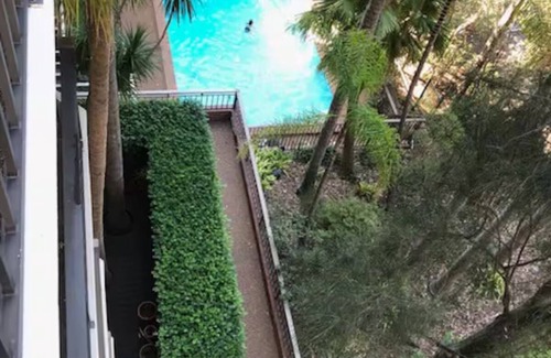Artarmon Apartment | City Oasis - terrific location & district viewsn