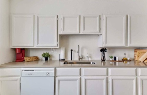 Bountiful Apartment | City Park | PickleBall Courts | 5 Mins off i15!