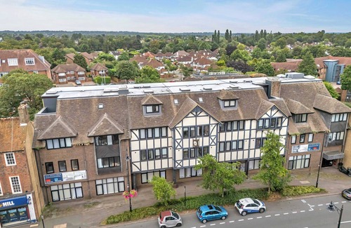 Cheam Apartment | City Service Lets | New London 2Bed With Parking | Long Stays Welcome