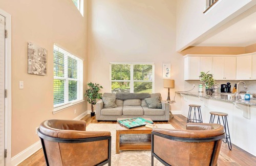 Chattanooga House | City Side Comfort in Missionary Ridge - hot tub!