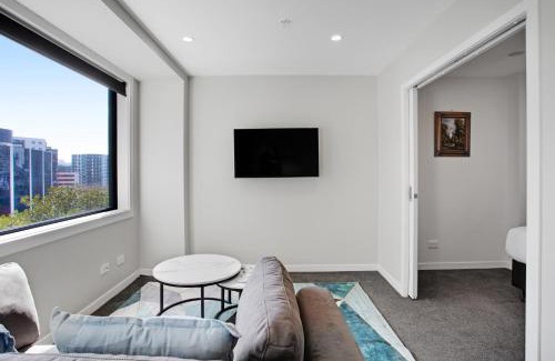 Newton Apartment | City Skyline Apartment near Myers Park