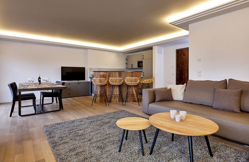 Murnau am Staffelsee Apartment | City suite # 7 m. 127sqm/2nd floor - max. 5 pers. - south-facing balcony, WLAN, SAUNA HAUS in the garden