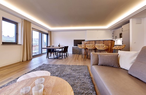 Murnau am Staffelsee Apartment | City suite # 7 m. 127sqm/2nd floor - max. 5 pers. - south-facing balcony, WLAN, SAUNA HAUS in the garden