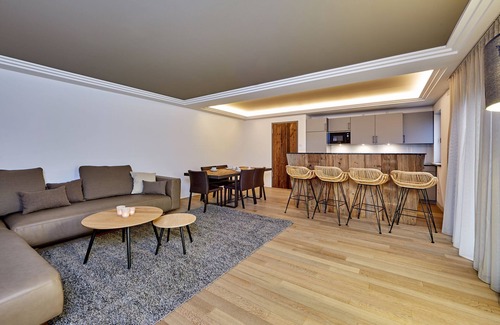 Murnau am Staffelsee Apartment | City suites murnau- Suite 8 to 5 pers., 2nd floor, large south-facing balcony, BBQ, WLAN, SAUNA HAUS