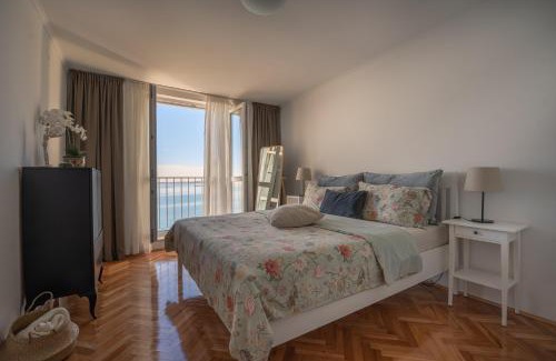 City Center Apartment | City Vibes Apartment with Balcony and Spectacular View