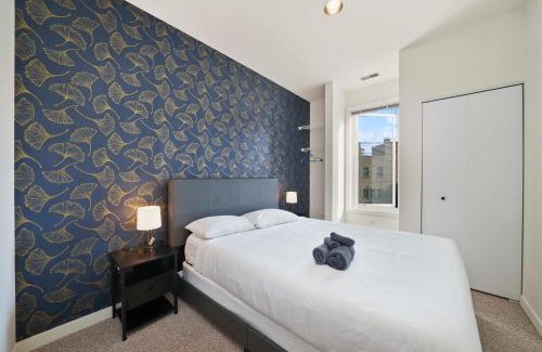 Ranch Triangle Apartment | City-View Chicago 3-BR Rooftop