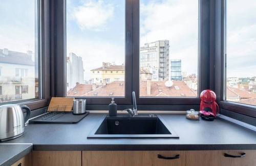 Sofia City Center Apartment | City Views & Modern Comfort – Top Location at a Budget Price!