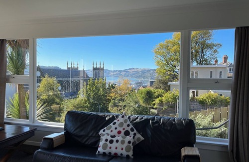 Dunedin City Centre House | City Views on Rattray, Large and luxurious close to town