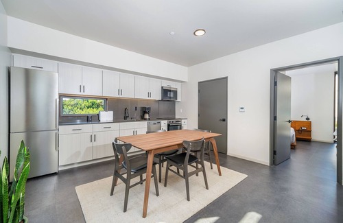 Middletown Apartment | City24 Hotel Little Italy Mission Hills