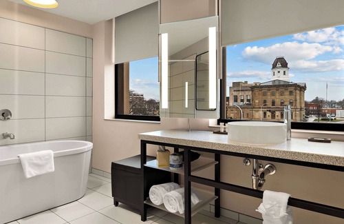 Port Huron Hotel | Cityflatshotel - Port Huron, Ascend Hotel Collection