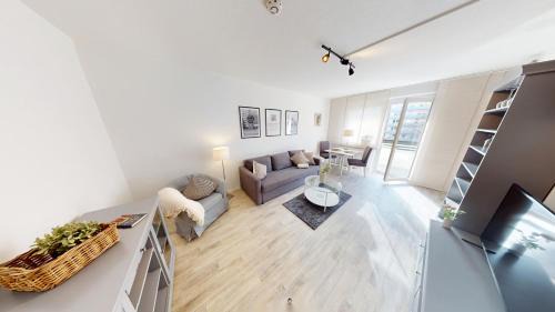 Borna-Heinersdorf Apartment | Citynah und im Grünen gelegen, WLAN