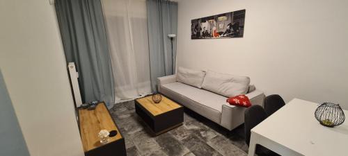 Vinnhorst Apartment | Citynah Whg - 6 Pers., Küche, Terrasse, modern und zentral