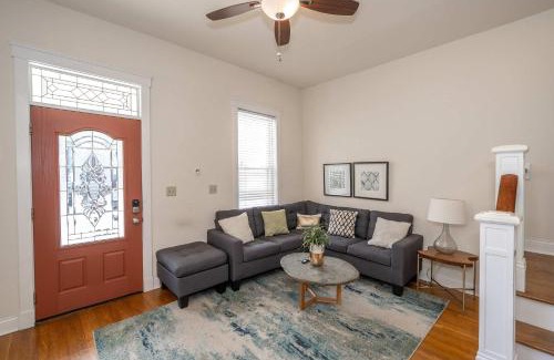 Mount Adams House | Cityscape Escape - Local Eateries