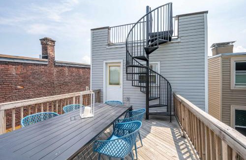 Mount Adams House | Cityscape Escape - Local Eateries