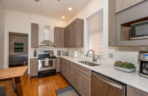 Mount Adams House | Cityscape Escape - Local Eateries
