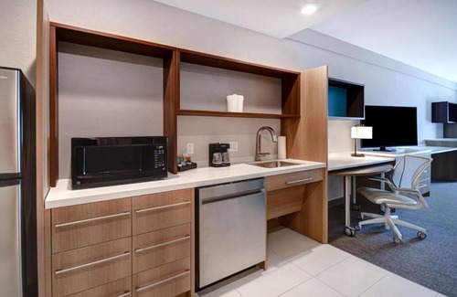 Downtown Tucson Hotel | Cityscape Views and Comfort! Free Breakfast, Parking, Pool, Pets Allowed!