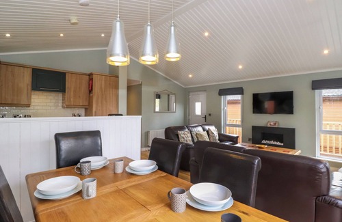 Troutbeck Bridge Cottage | CLAIFE VIEW LODGE, pet friendly, with pool in Troutbeck Bridge