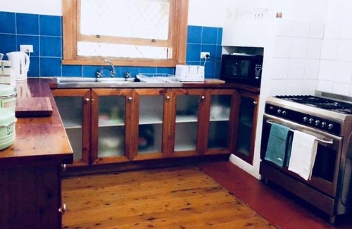 Albury House | “Clairmont Central” close to Town, Free Wifi & Netflix