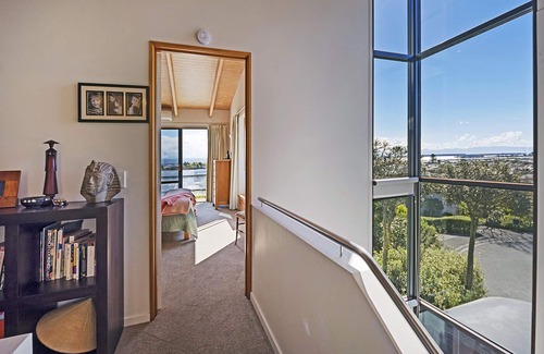 Stoke House | Clairmont Retreat - Fantastic Nelson Holiday Home!