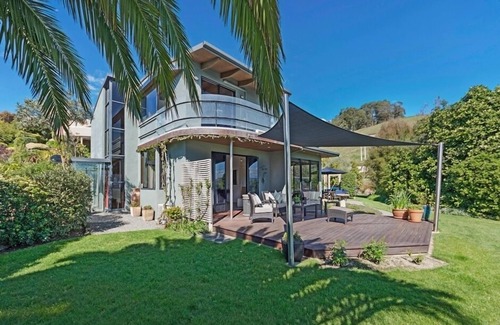 Stoke House | Clairmont Retreat - Fantastic Nelson Holiday Home!