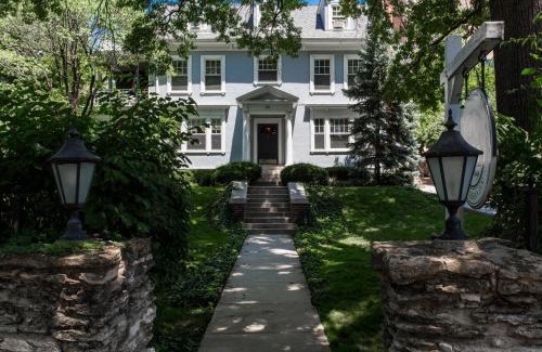 Southmoreland Hotel | Clara and Russell Stover at Southmoreland on the Plaza