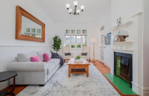 Stockton House | Claremont - Timeless Foreshore Retreat by the Wharf