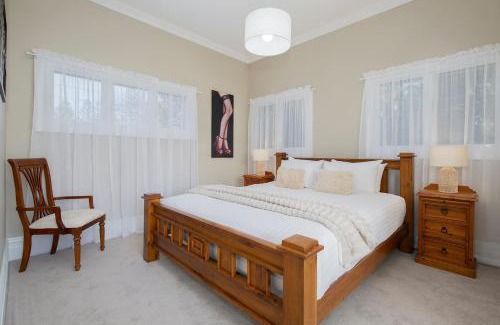 Stockton House | Claremont - Timeless Foreshore Retreat by the Wharf