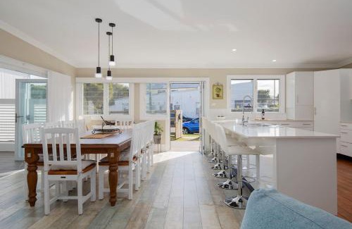 Stockton House | Claremont - Timeless Foreshore Retreat by the Wharf