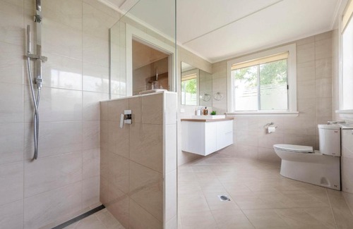 Lower Southgate House | Clarence River Retreat - Oceanstays - Farmstay & Jetty