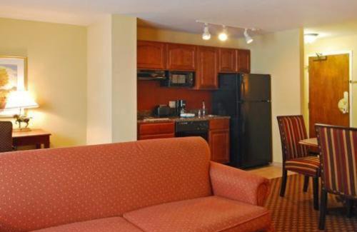Court House Hotel | Clarion Collection Hotel Arlington Court Suites