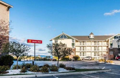 Mackinaw City Hotel | Clarion Hotel Beachfront