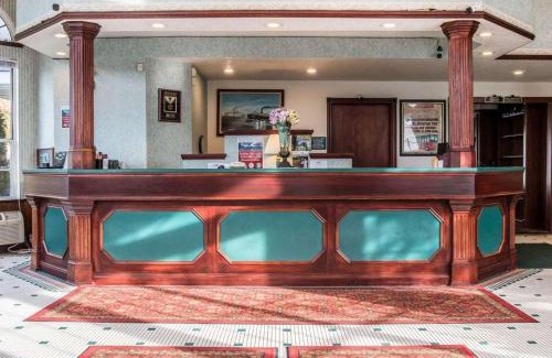 Mackinaw City Hotel | Clarion Hotel Beachfront